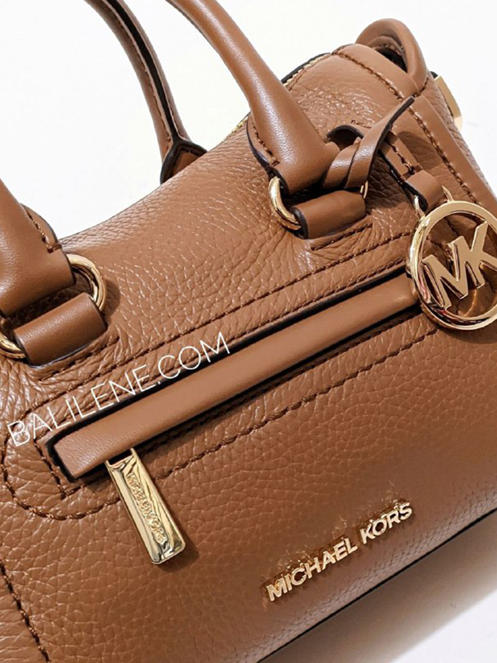 detail-bagian-depan-Michael-Kors-Carine-Extra-Small-Pebbled-Leather-Satchel-Luggage