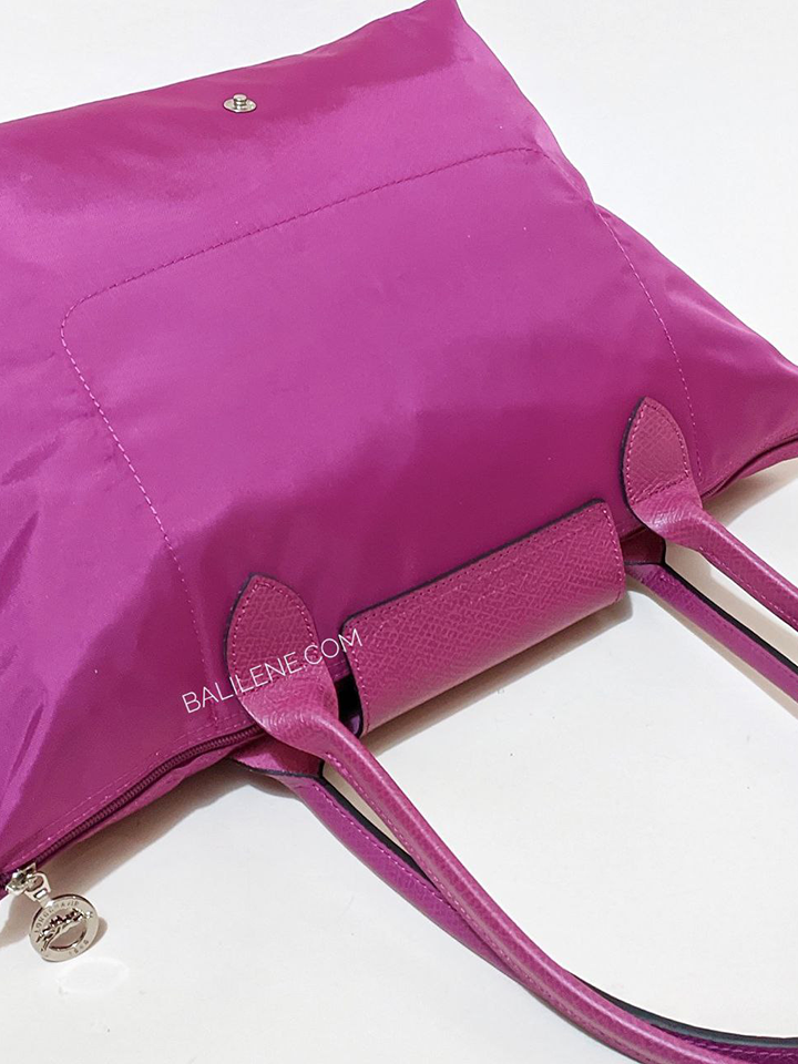 detail-belakang-Longchamp-Le-Pliage-Club-Small-Shoulder-Bag-Fuchsia