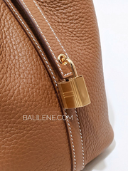 detail-key-logo-Hermes-Picotin-Lock-18-Gold-Taurillon-Clemence-Leather