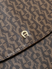detail-logo-Aigner-132315-50-0060-Ava-Shoulder-Bag-Logo-Small-Brown