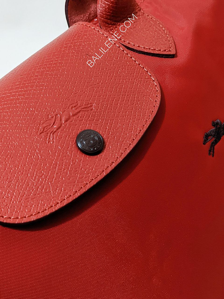 detail-logo-Longchamp-Le-Pliage-Club-Small-Shoulder-Bag-Red
