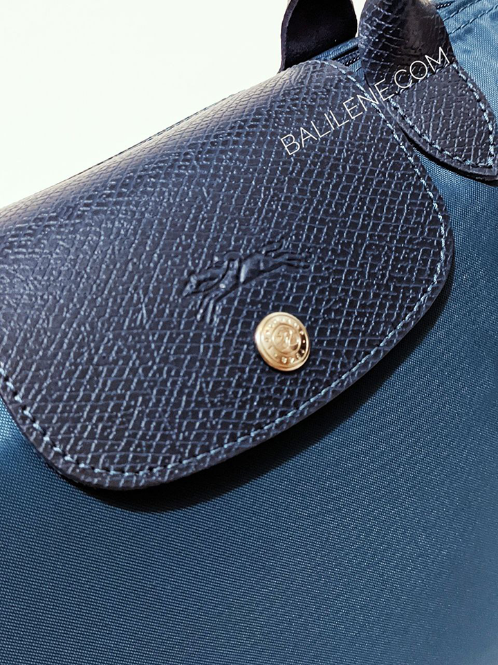 detail-logo-Longchamp-Le-Pliage-Green-Small-Top-Handle-Bag-Ocean-Blue