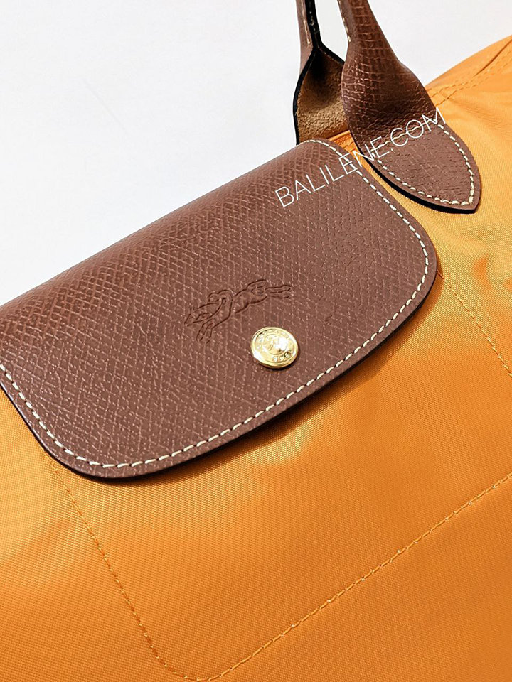 detail-logo-Longchamp-Le-Pliage-Original-Medium-Shoulder-Bag-Saffron