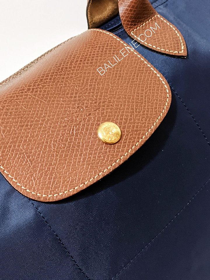detail-logo-Longchamp-Le-Pliage-Original-Top-Handle-Bag-Medium-Navy