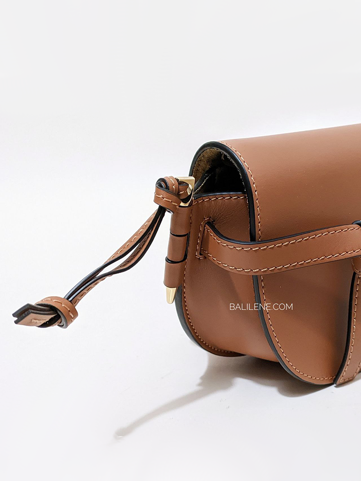 detail-samping-Loewe-Mini-Gate-Dual-Bag-In-Soft-Calfskin-And-Jacquard-Tan