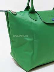 detail-samping-Longchamp-Le-Pliage-Club-Medium-Shoulder-Bag-Cactus