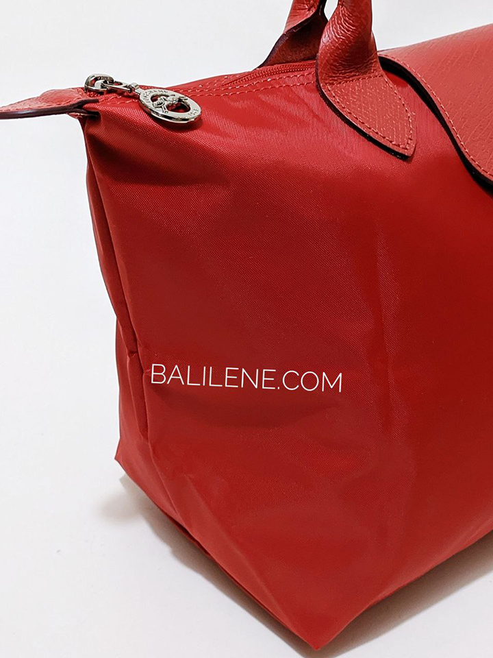 detail-samping-Longchamp-Le-Pliage-Club-Small-Shoulder-Bag-Red