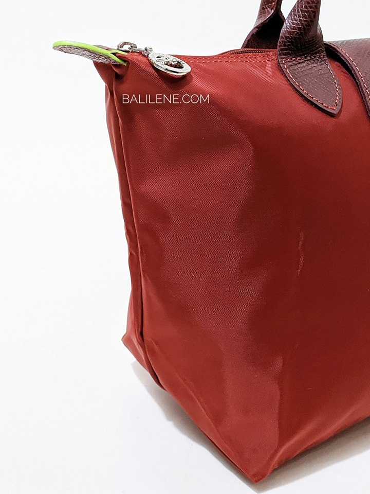 detail-samping-Longchamp-Le-Pliage-Green-Small-Shoulder-Bag-Rouge