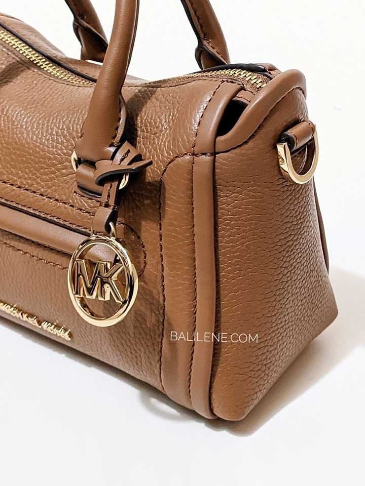 detail-samping-Michael-Kors-Carine-Extra-Small-Pebbled-Leather-Satchel-Luggage