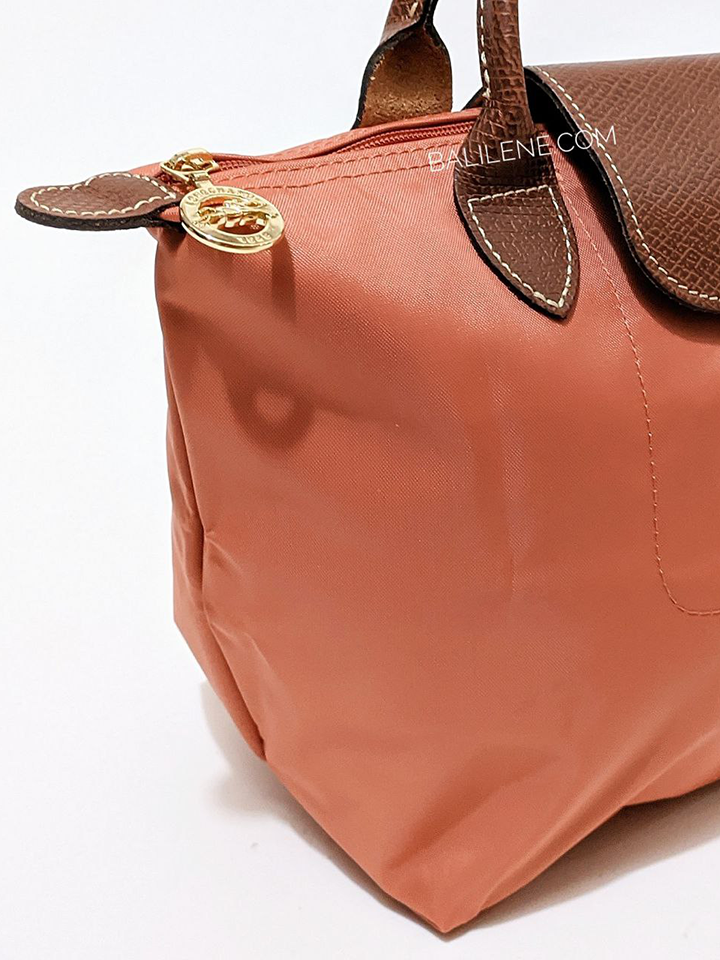 detail-samping-zip-Longchamp-Le-Pliage-Original-Top-Handle-Bag-Small-Blush