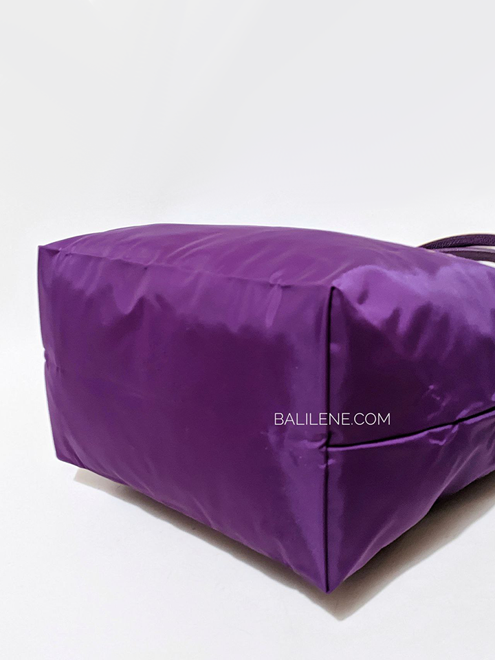 gambar-bawah-Longchamp-Le-Pliage-Club-Medium-Shoulder-Bag-Violet