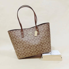 gambar-depan-Coach-F76636-Signature-Town-Tote-Khaki-Saddle-Balilene