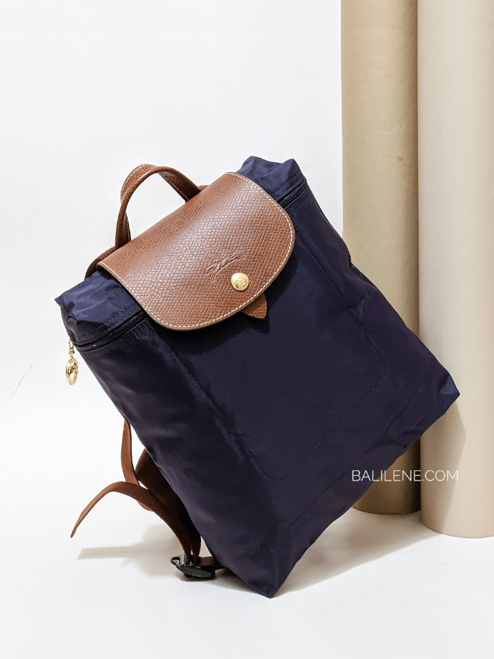 on-model-Longchamp-Le-Pliage-Original-Backpack-Bag-Bilberry