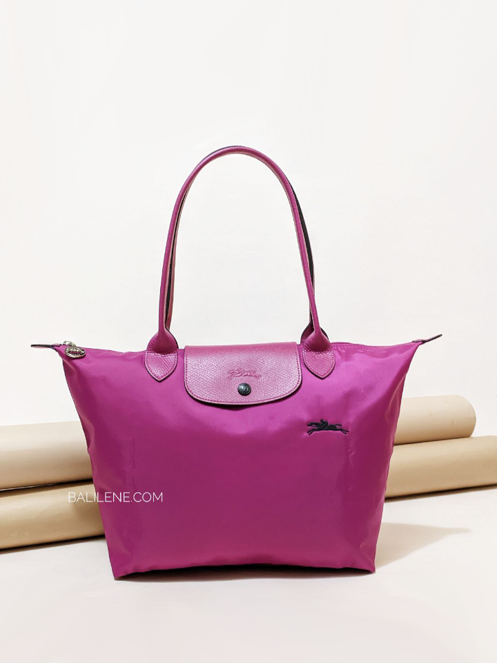 on-produk-Longchamp-Le-Pliage-Club-Small-Shoulder-Bag-Fuchsia