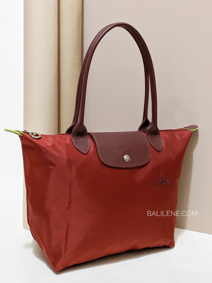 on-produk-Longchamp-Le-Pliage-Green-Small-Shoulder-Bag-Rouge