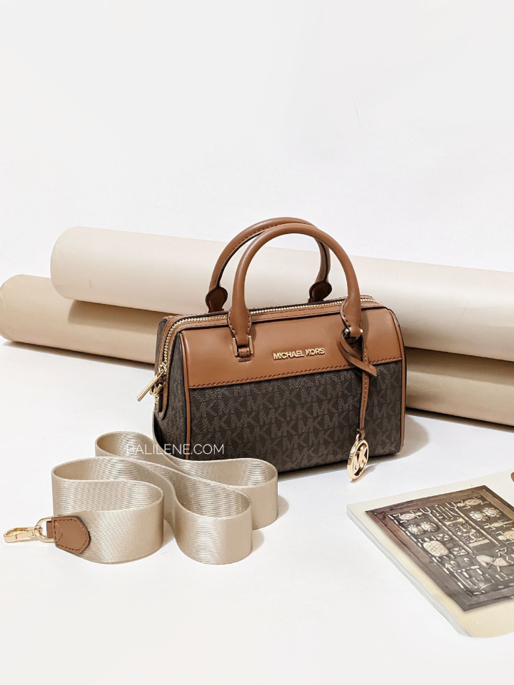 on-produk-Michael-Kors-Travel-Extra-Small-Logo-And-Faux-Leather-Duffle-Crossbody-Bag-Brown
