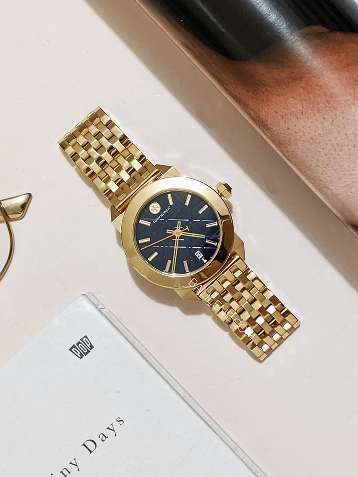 on-produk-Tory-Burch-Whitney-Watch-Gold-Tone-Navy-Stainless-Steel-Watch