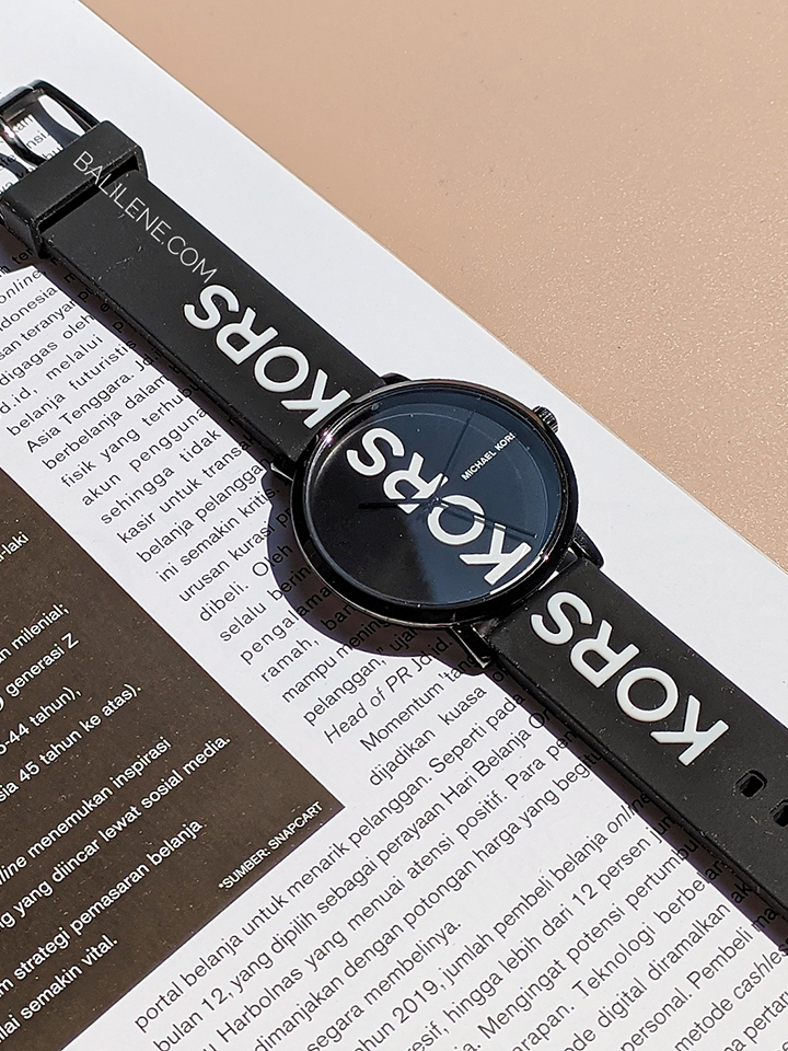on-produk1-Michael-Kors-MK2828-Charley-Three-Hand-Black-Silicone-Watch