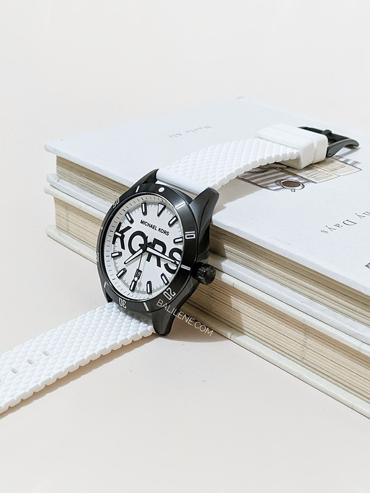 on-produk2-Michael-Kors-Layton-Three-Hand-Date-White-Silicone-Watch