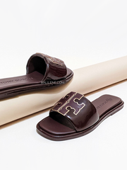 on-produk2-Tory-Burch-Double-T-Sport-Slide-Metallic-Calf-Leather-Plum