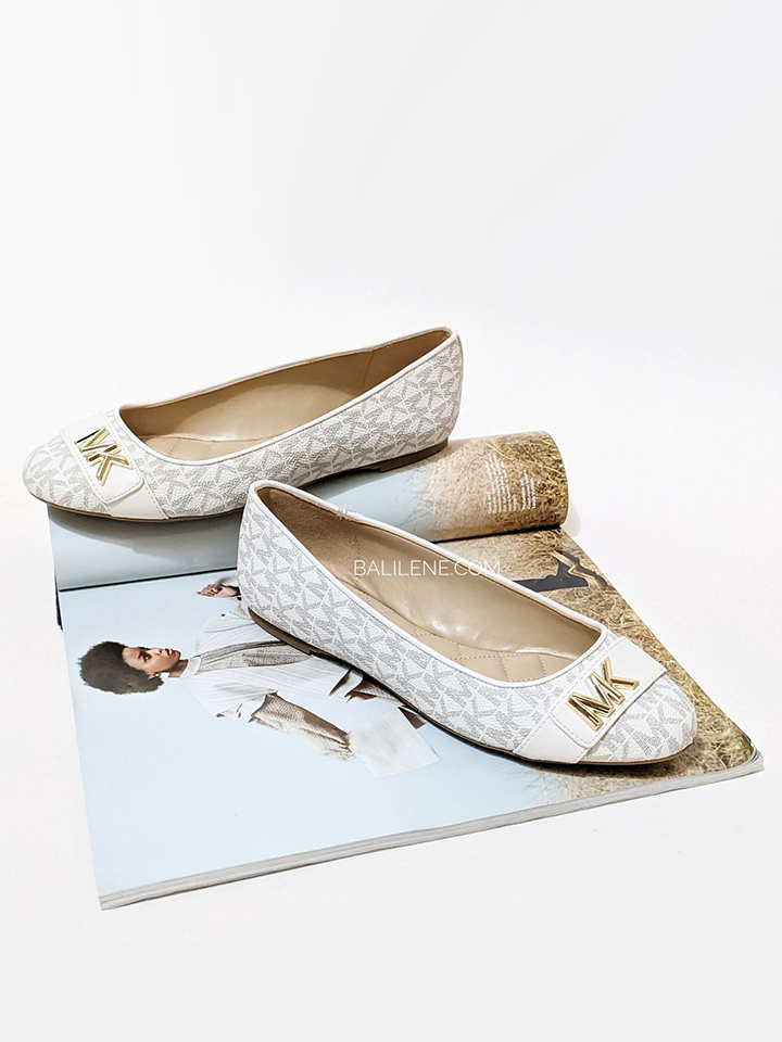 on-produk3-Michael-Kors-Jilly-Logo-Ballet-Flat-Vanilla