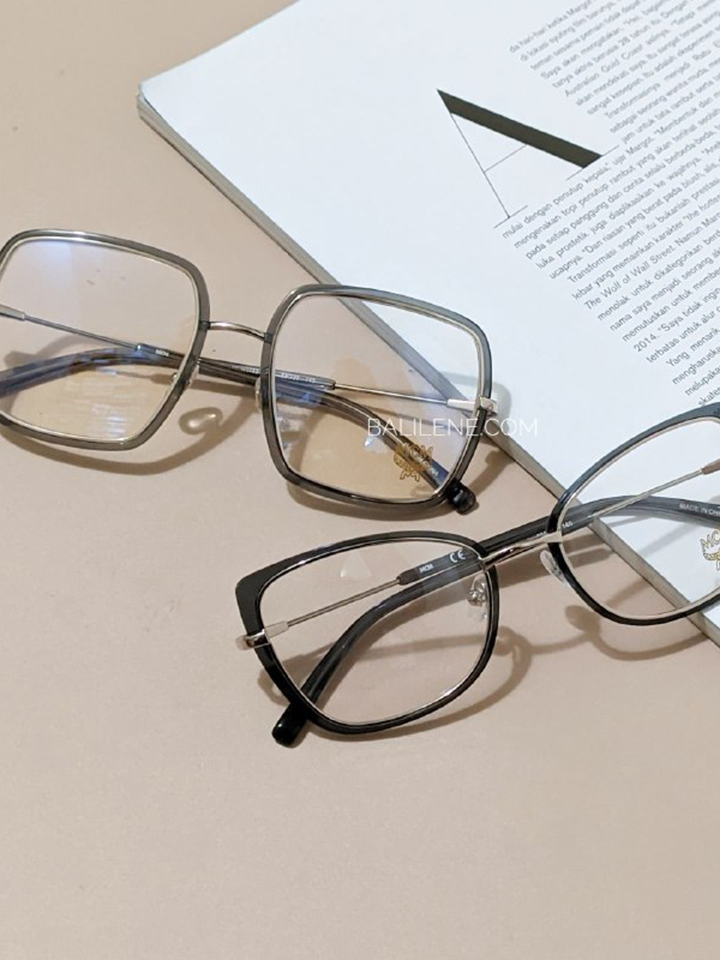 on-produk5-MCM-Square-Eyeglasses-Gray